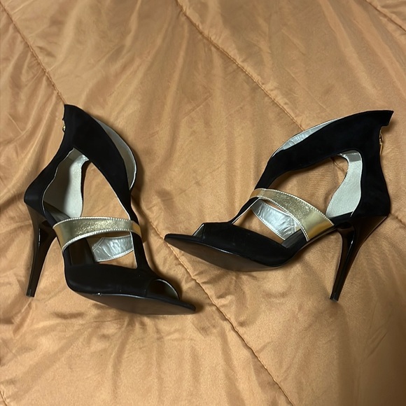 Guess Black Suede Metallic Gold GWPAINTER Shoes Size 8M - Picture 2 of 8